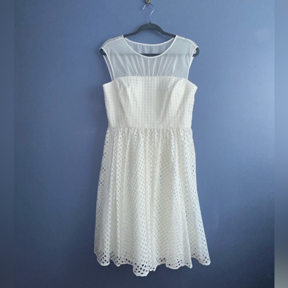Vera Wang Sleeveless Knee-Length White Eyelet Summer Dress Size 8